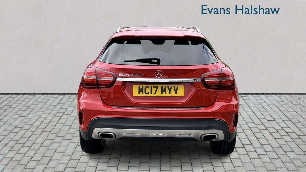 Mercedes-Benz GLA Class 200D Amg Line Premium 2017 Red #5