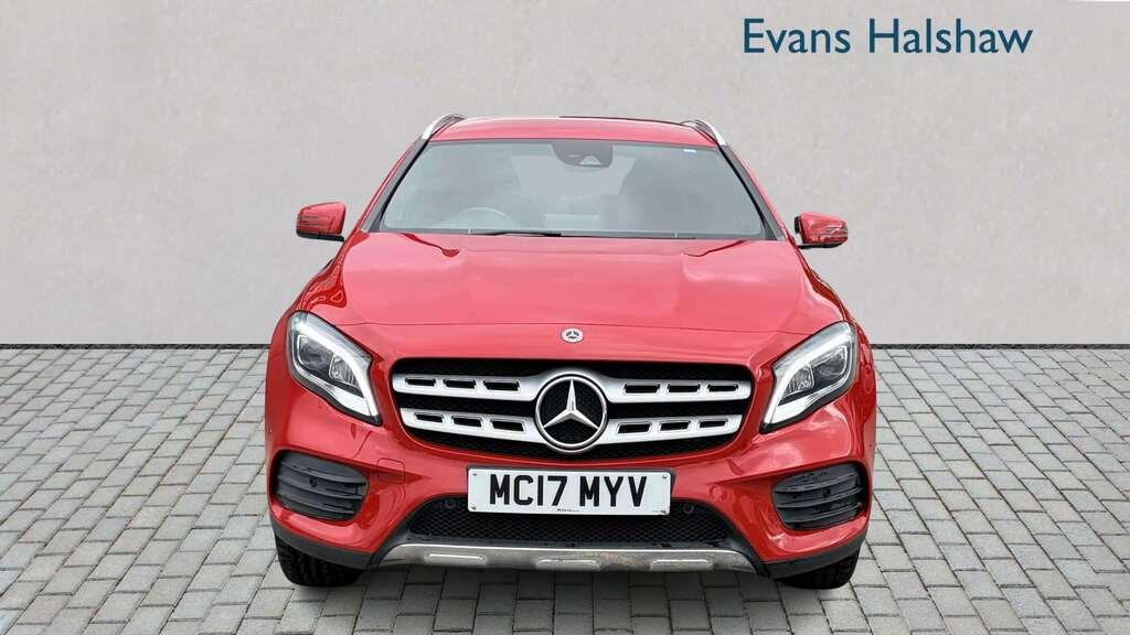 Mercedes-Benz GLA Class 200D Amg Line Premium 2017 Red #3