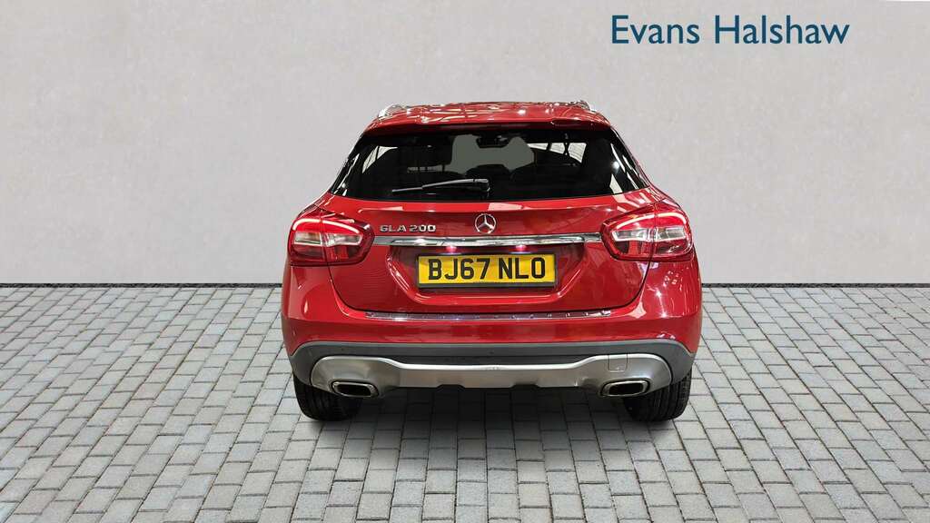 Mercedes-Benz GLA Class 200 Sport 2017 Red #5
