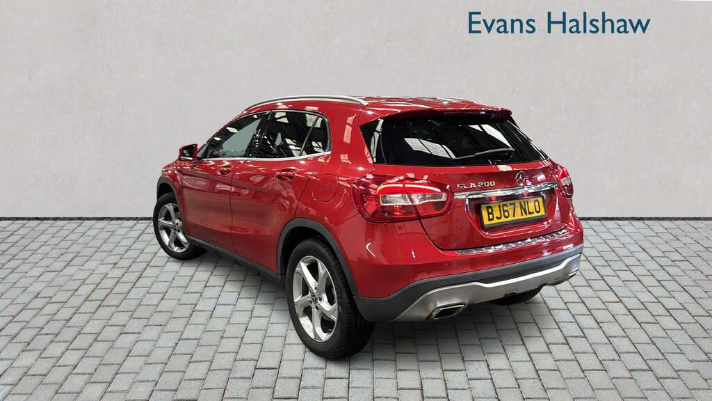 Mercedes-Benz GLA Class 200 Sport 2017 Red #2