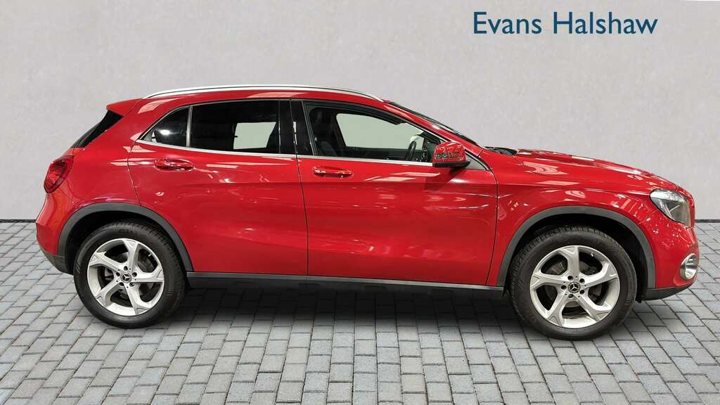 Mercedes-Benz GLA Class 200 Sport 2017 Red #3