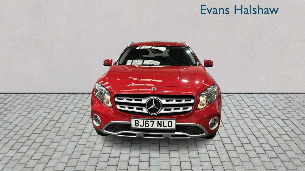 Mercedes-Benz GLA Class 200 Sport 2017 Red #4