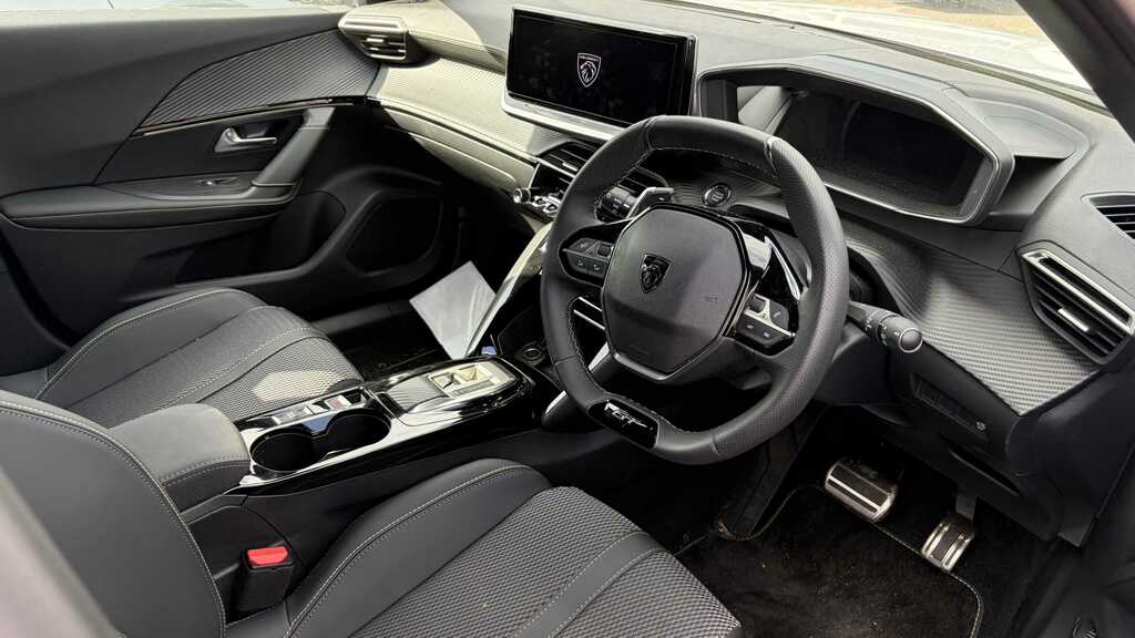 Peugeot 2008 1.2 Puretech 130 Gt Eat8 White #4