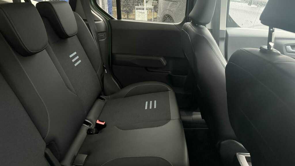 Ford Tourneo Courier 100Kw Active 43Kwh 2025 Green #4