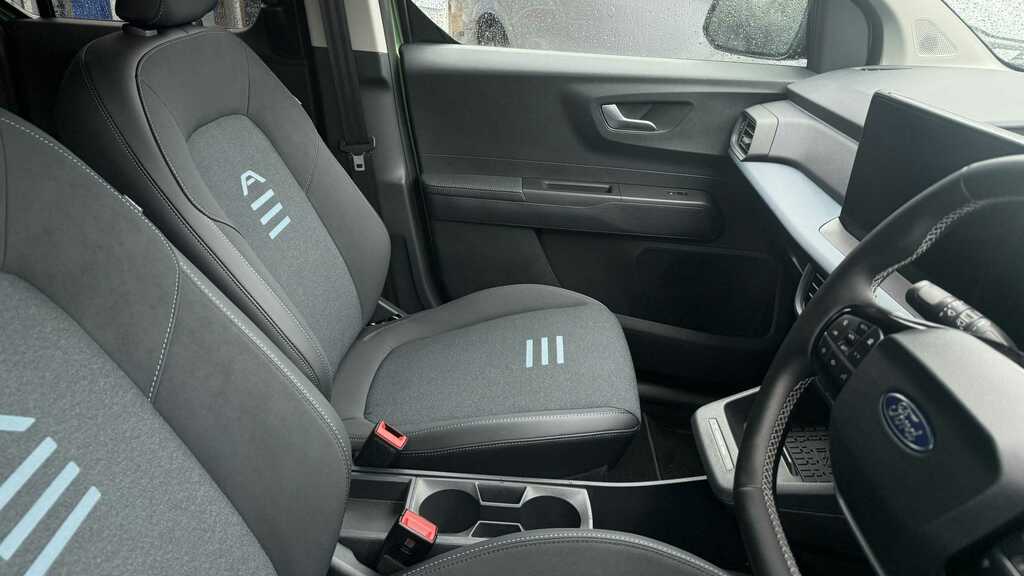 Ford Tourneo Courier 100Kw Active 43Kwh 2025 Green #3