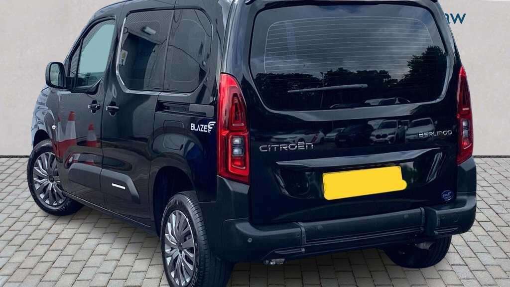 Citroen Berlingo 1.2 110 Plus M 2026 Black #2