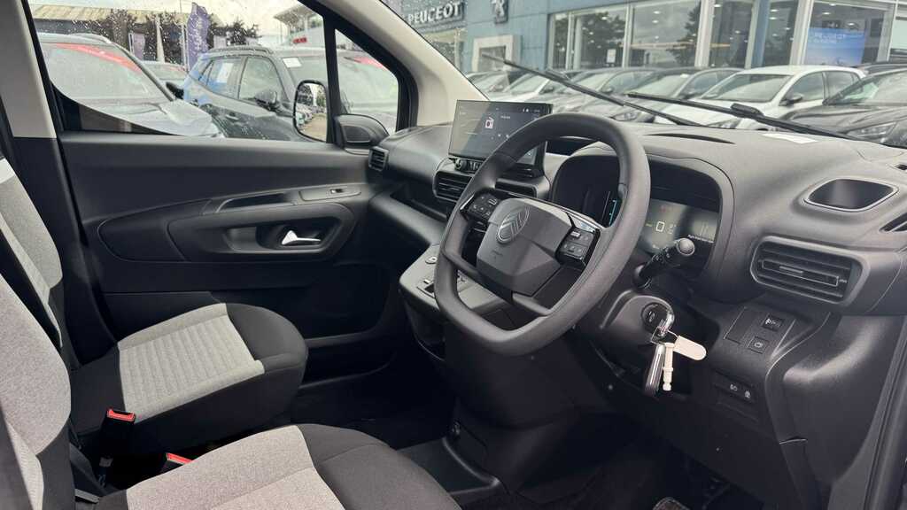 Citroen Berlingo 1.2 110 Plus M 2026 Black #6