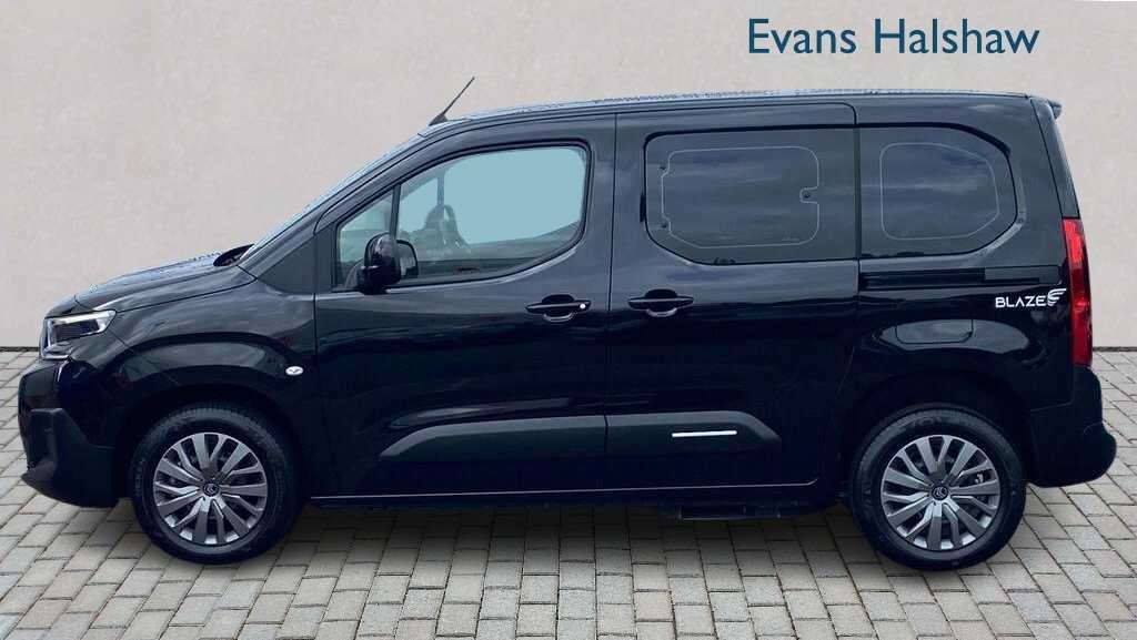 Citroen Berlingo 1.2 110 Plus M 2026 Black #3