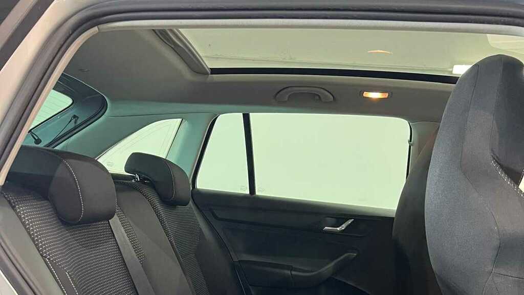 Skoda Rapid Spaceback 1.6 Tdi Cr Se Sport - Pan Roof White #26