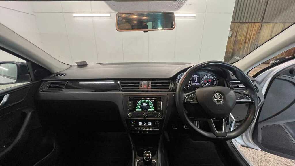 Skoda Rapid Spaceback 1.6 Tdi Cr Se Sport - Pan Roof White #20