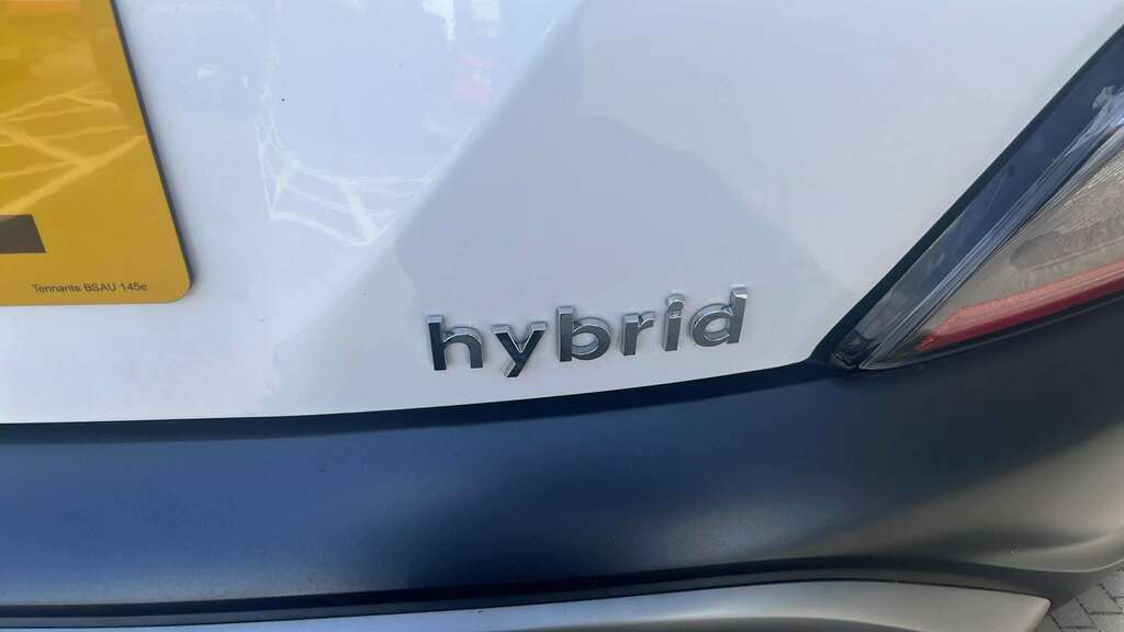 Hyundai Kona 1.6 Gdi Hybrid Premium Dct 2022 White #6