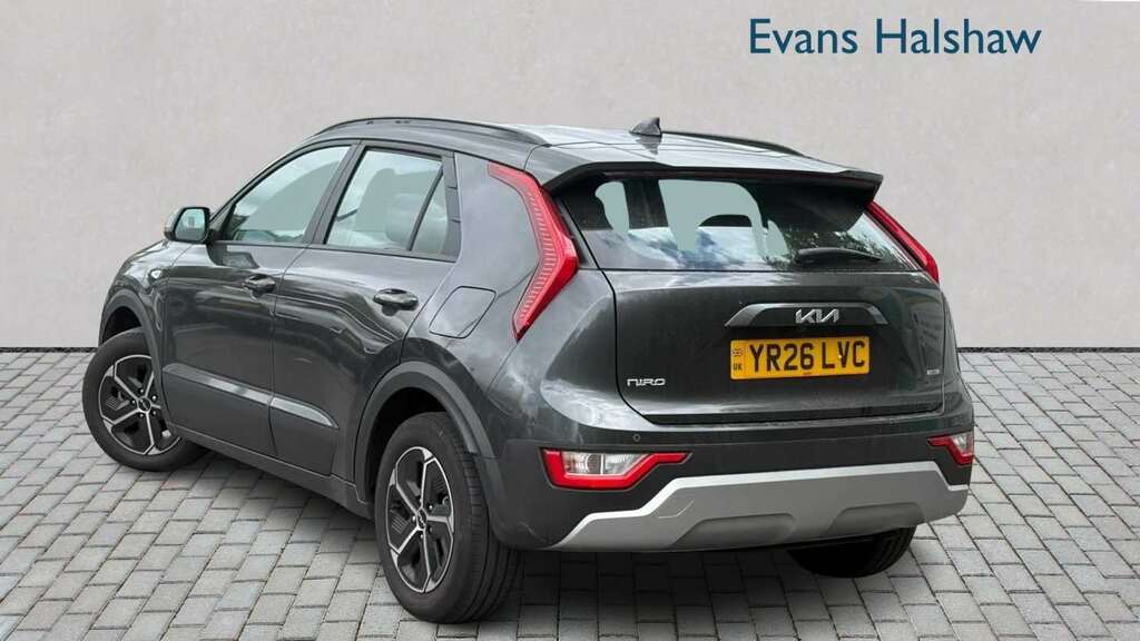 Kia Niro 1.6 Gdi 136 Hybrid Evolve Dct Estate SA26FXL White #2