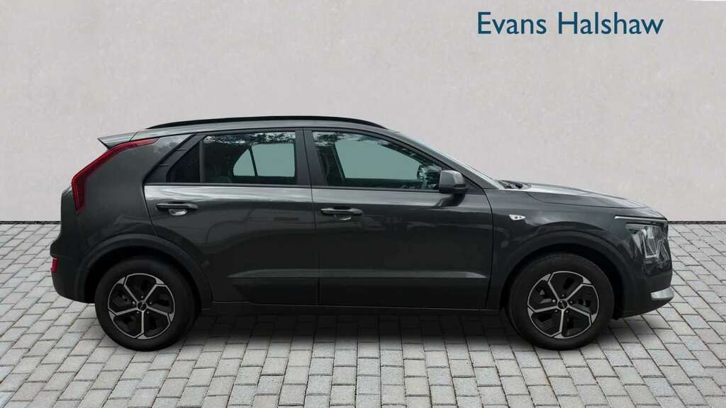 Kia Niro 1.6 Gdi 136 Hybrid Evolve Dct Estate SA26FXL White #3
