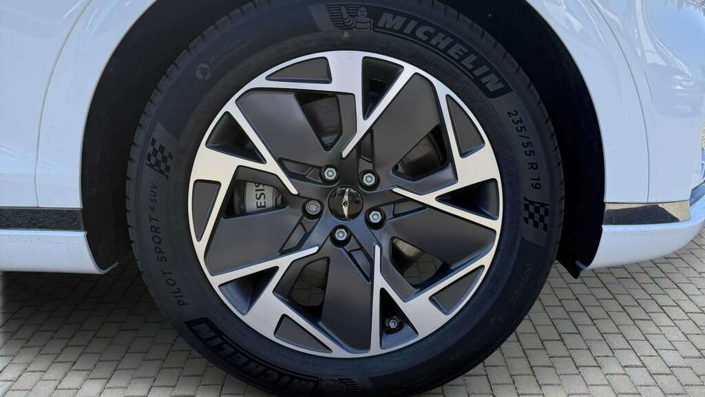 Genesis GV70 360Kw Pure 84Kwh Awd 2026 White #2