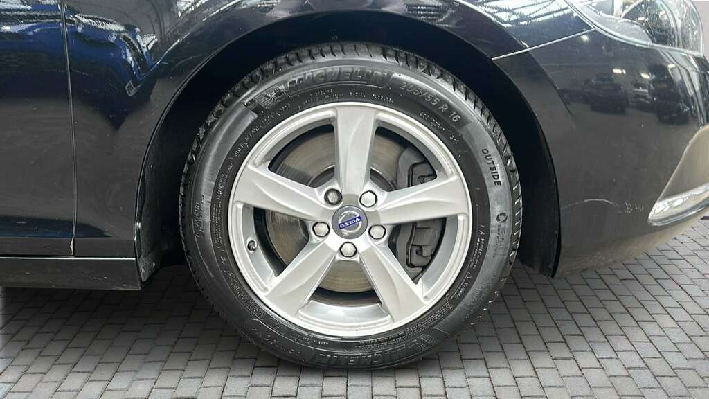 Volvo V40 D4 190 Se Nav 2015 BP15UYX Black #6