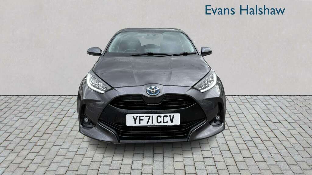Toyota Yaris 1.5 Hybrid Design Cvt 2021 YF71CCV Grey #2