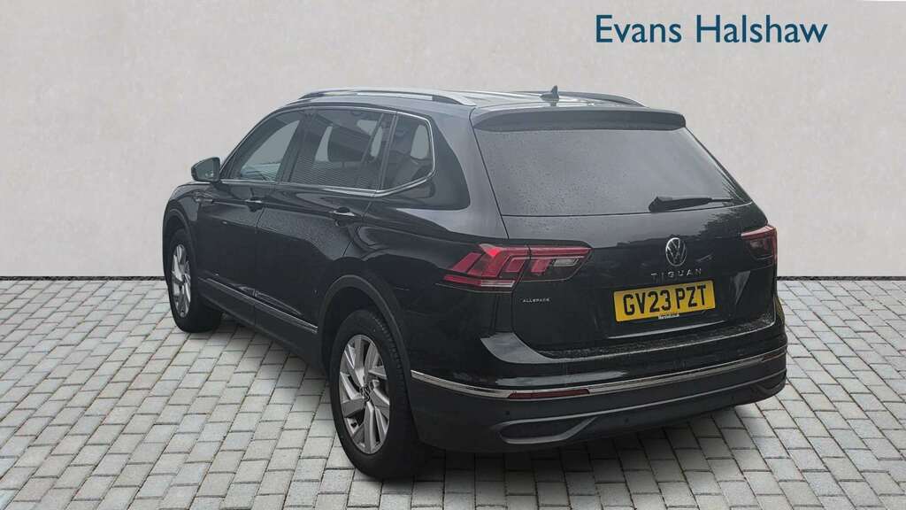 Volkswagen Tiguan Allspace 1.5 Tsi Life Dsg 2023 Black #4