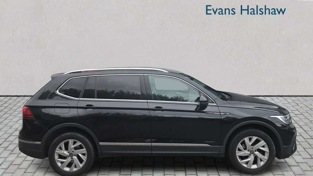 Volkswagen Tiguan Allspace 1.5 Tsi Life Dsg 2023 Black #2