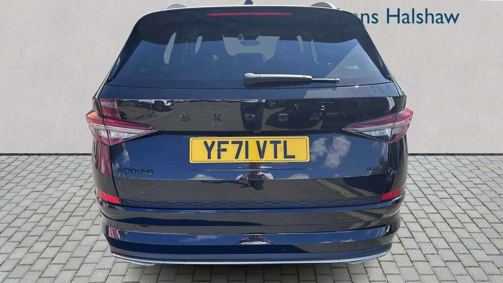 Skoda Kodiaq 2.0 Tdi 200 Sport Line 4X4 Dsg 7 Seat 2021 Black #5