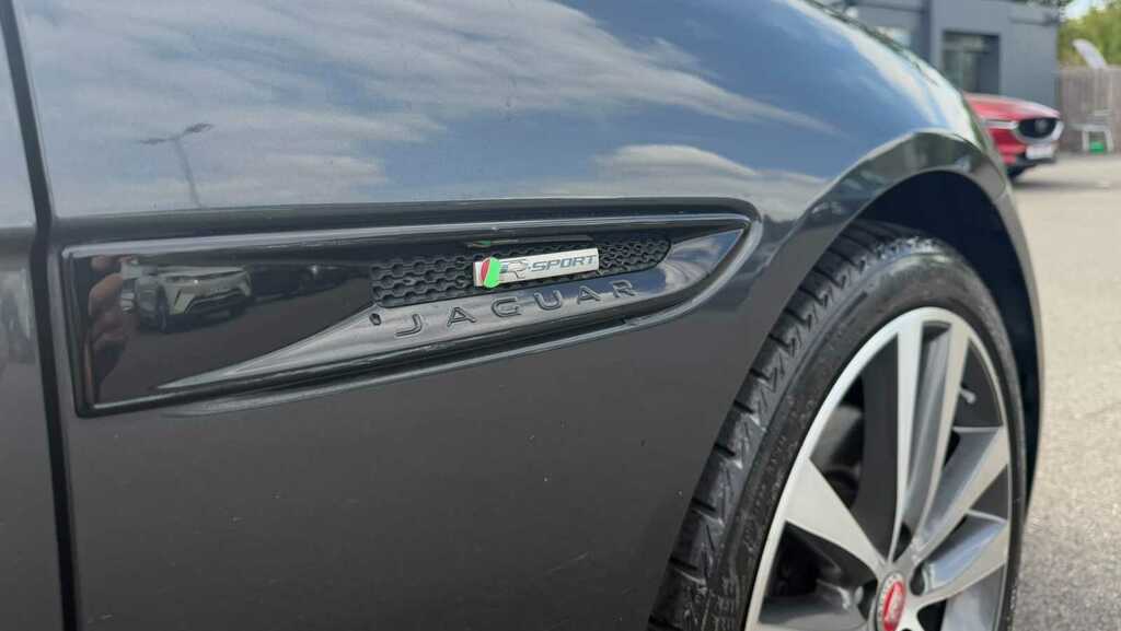 Jaguar XE 2.0D R-sport Saloon Euro 6 Ss White #13