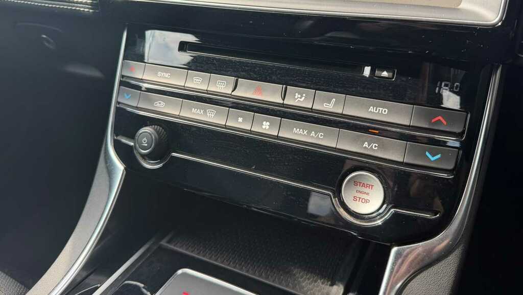 Jaguar XE 2.0D R-sport Saloon Euro 6 Ss White #17
