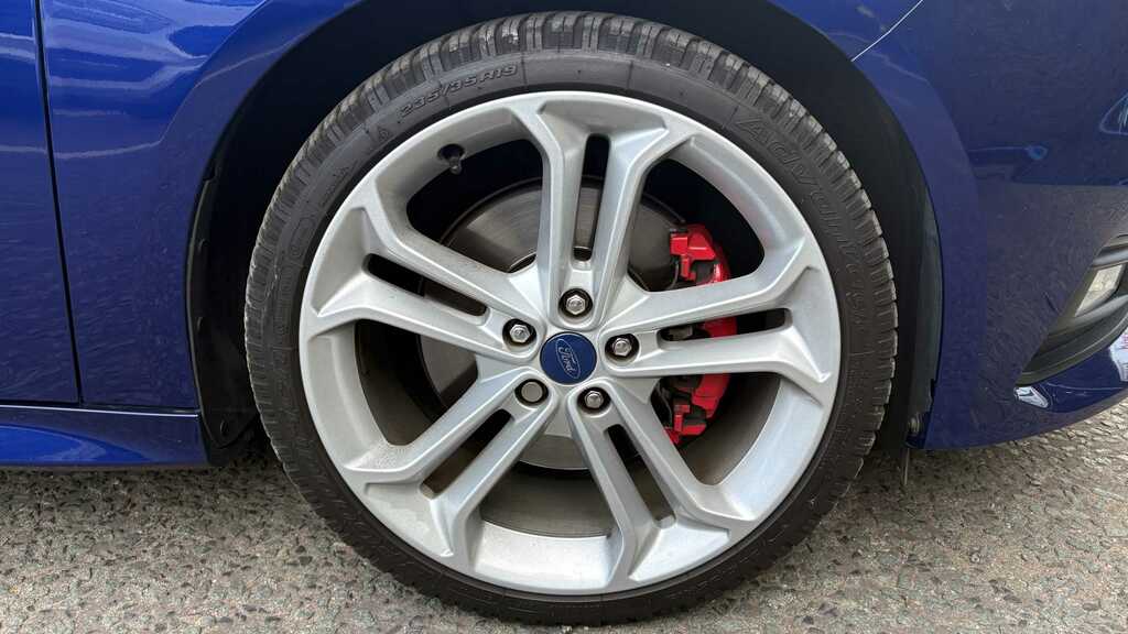 Ford Focus 1.5T Ecoboost Titanium Estate Eu Red #7