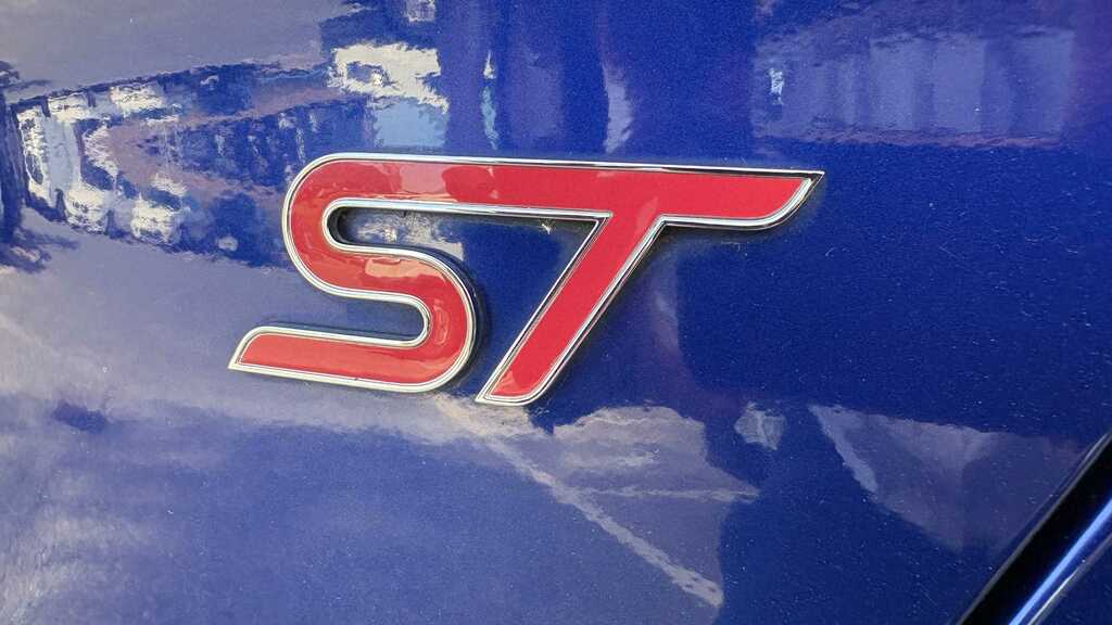 Ford Focus 1.5T Ecoboost Titanium Estate Eu Red #13