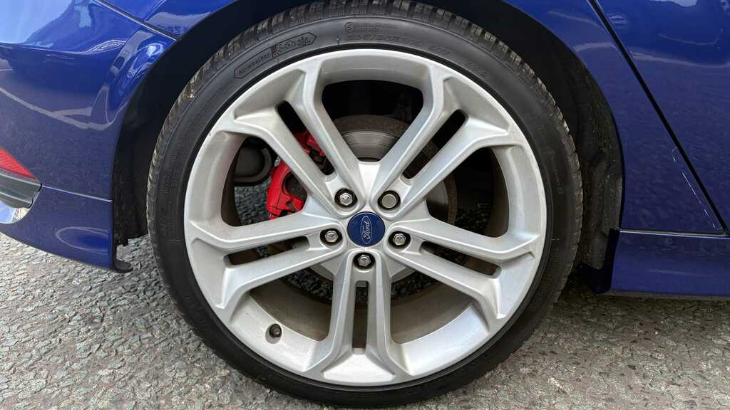 Ford Focus 1.5T Ecoboost Titanium Estate Eu Red #8