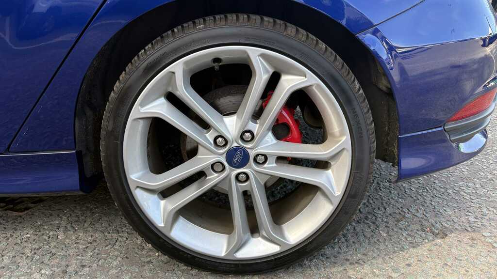 Ford Focus 1.5T Ecoboost Titanium Estate Eu Red #9