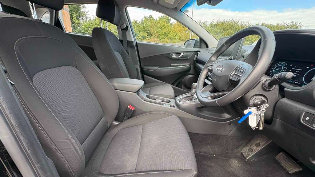 Hyundai Kona 1.6 Gdi Hybrid Se Connect Dct 2021 Black #3