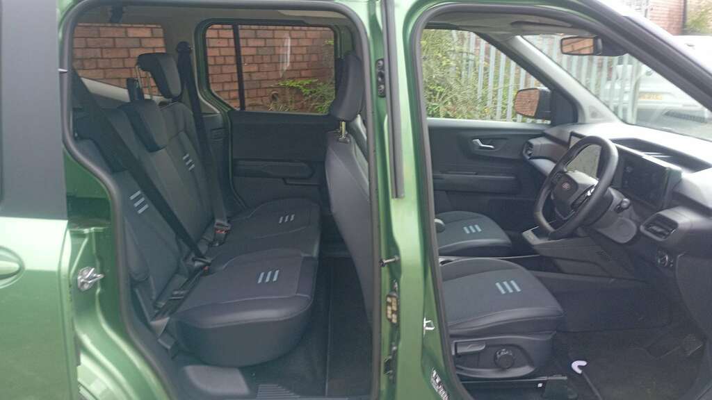 Ford Tourneo Courier 100Kw Active 43Kwh 2026 Green #5