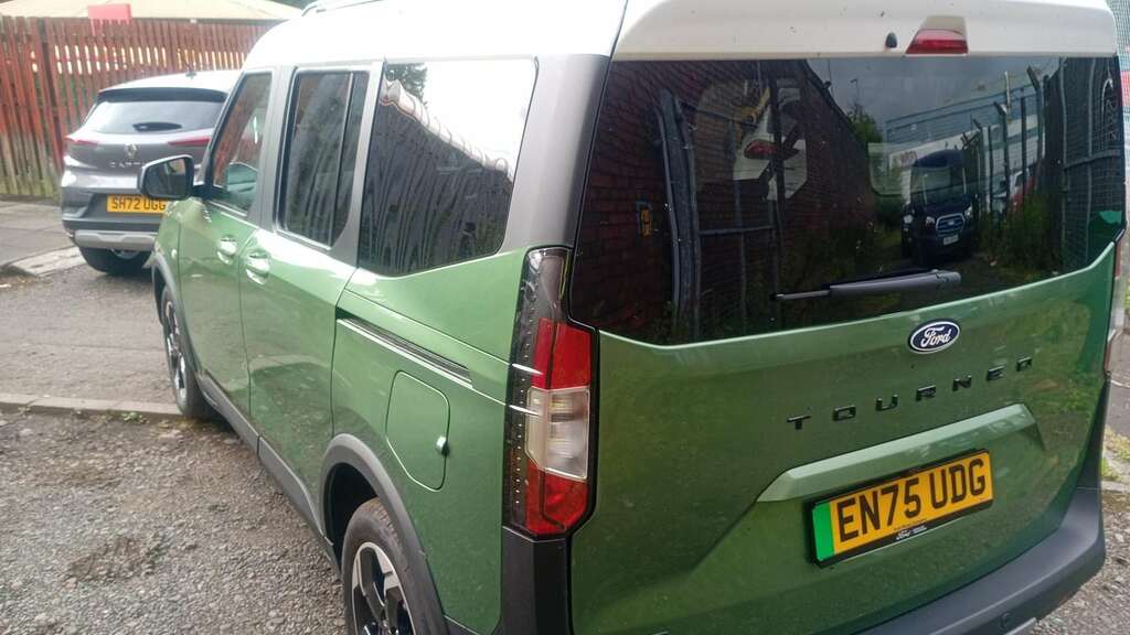 Ford Tourneo Courier 100Kw Active 43Kwh 2026 Green #2