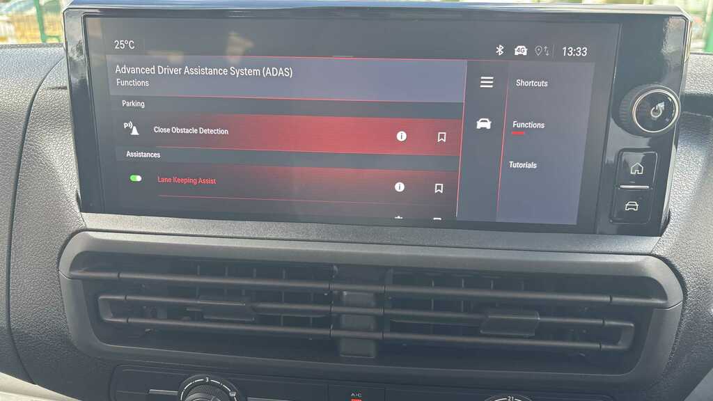 Vauxhall Vivaro 75Kwh Ultimate M Mpv Mwb 8 Seat Black #17