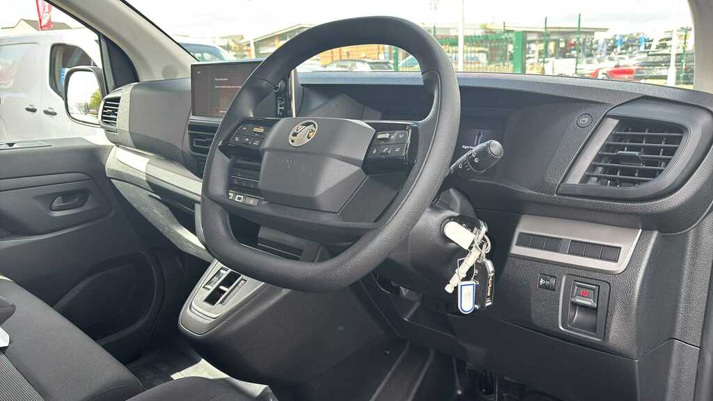 Vauxhall Vivaro 75Kwh Ultimate M Mpv Mwb 8 Seat Black #8