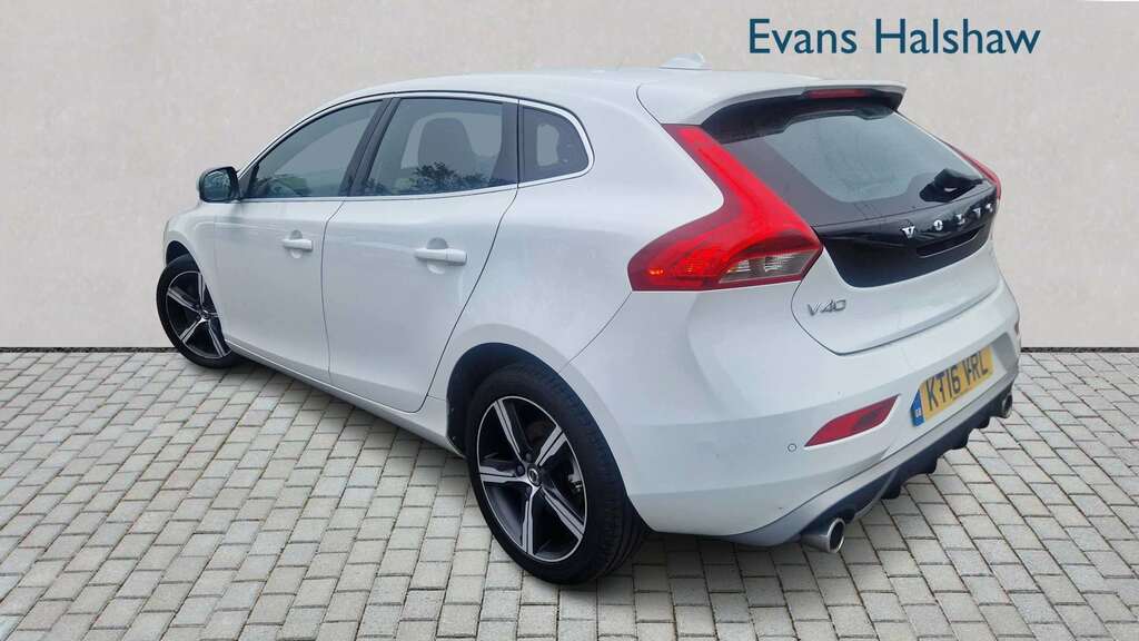 Volvo V40 D4 190 R Design 2016 White #2