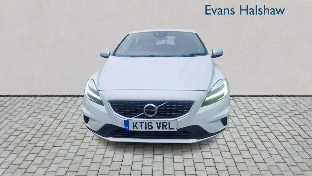 Volvo V40 D4 190 R Design 2016 White #4
