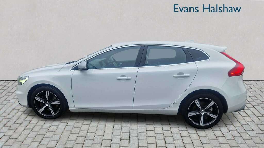 Volvo V40 D4 190 R Design 2016 White #3