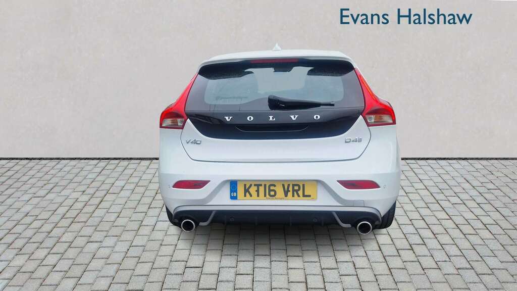 Volvo V40 D4 190 R Design 2016 White #5