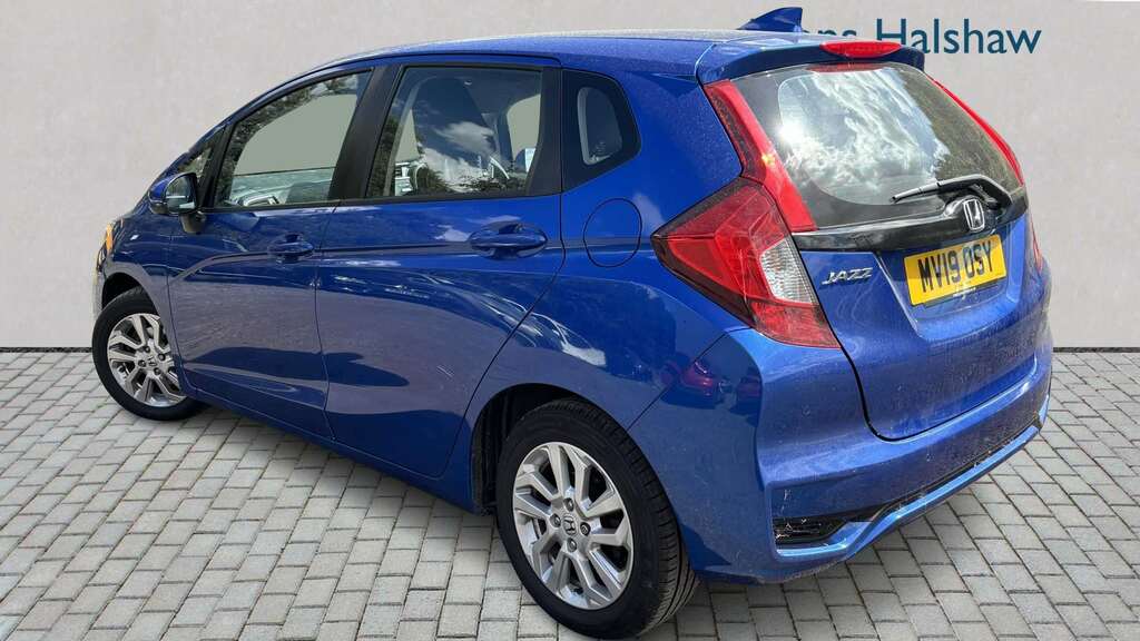 Honda Jazz 1.3 I-vtec Se Navi Cvt 2019 Blue #2