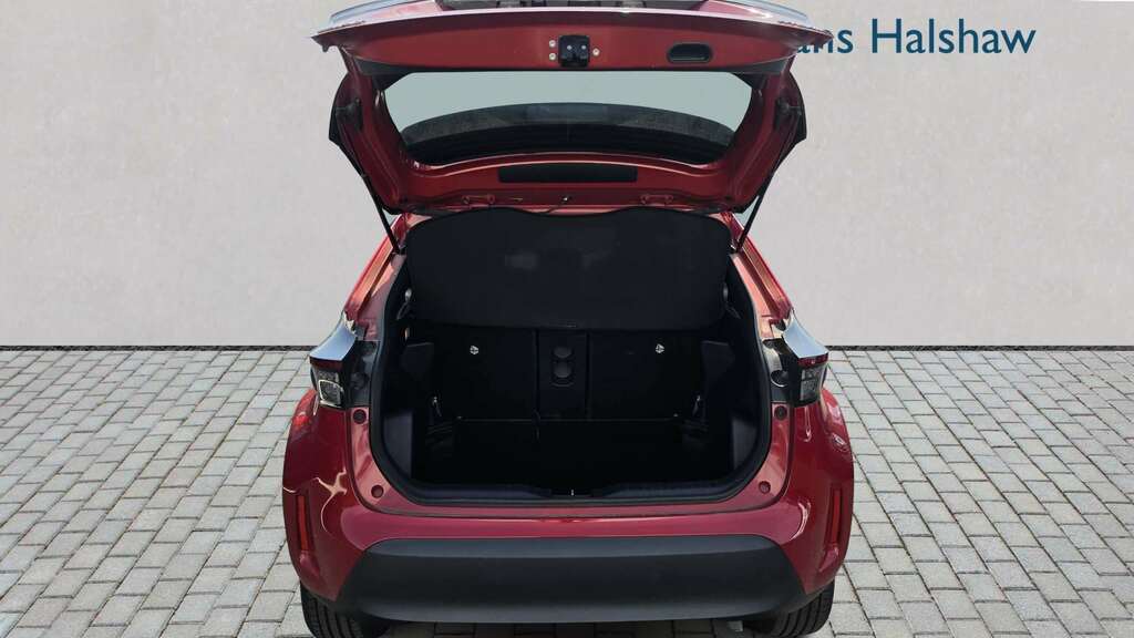 Toyota Yaris Cross 1.5 Hybrid Design Cvt 2023 Red #3