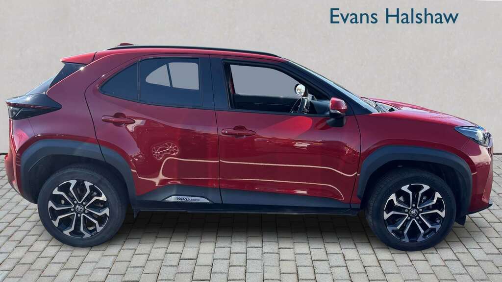 Toyota Yaris Cross 1.5 Hybrid Design Cvt 2023 CK23FPZ Red #2