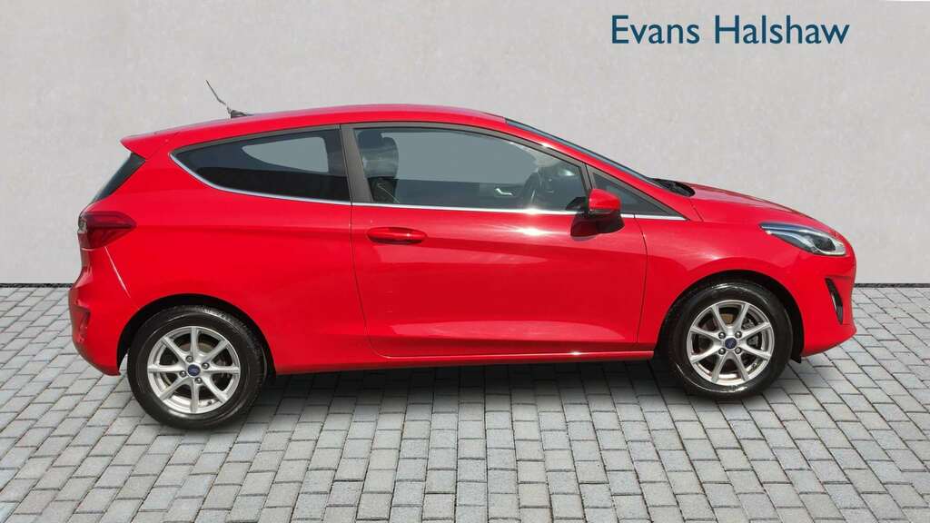 Ford Fiesta 1.1 Zetec 2017 Red #3