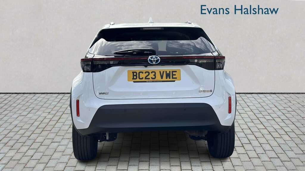 Toyota Yaris Cross 1.5 Hybrid Excel Cvt 2023 White #5