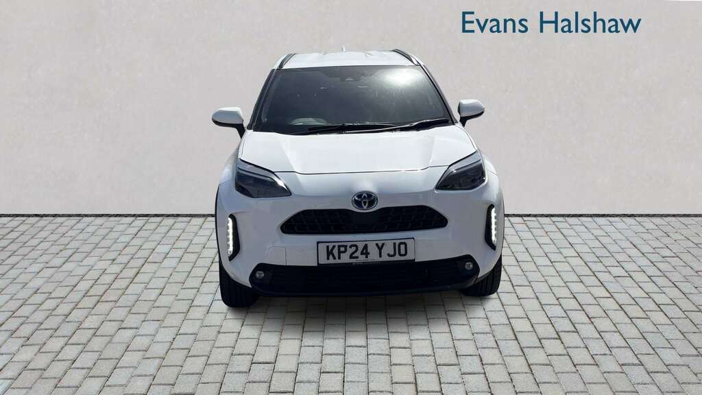 Toyota Yaris Cross 1.5 Hybrid Design Cvt 2024 White #4