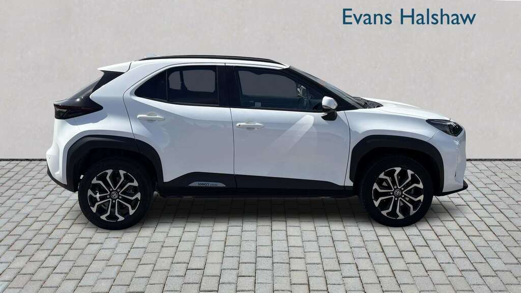 Toyota Yaris Cross 1.5 Hybrid Design Cvt 2024 White #3