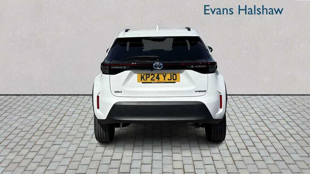 Toyota Yaris Cross 1.5 Hybrid Design Cvt 2024 White #5
