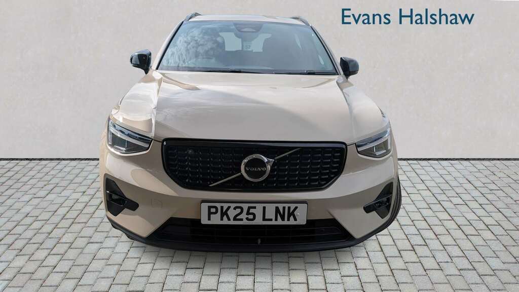 Volvo XC40 2.0 B4p Plus Dark 2025 PK25LNX Brown #2