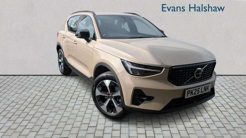 Volvo XC40 2.0 B4p Plus Dark 2025 Brown