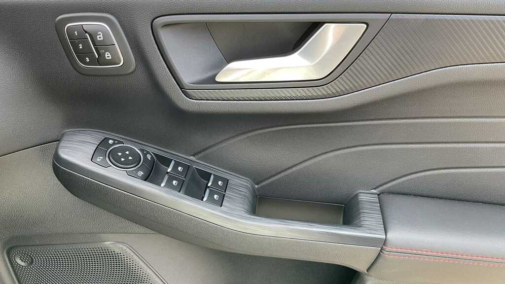 Ford Kuga 2.5 Fhev St-line Cvt Estate Red #8