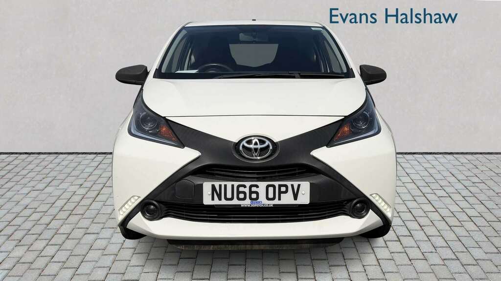 Toyota Aygo 1.0 Vvt-i X 2016 White #2